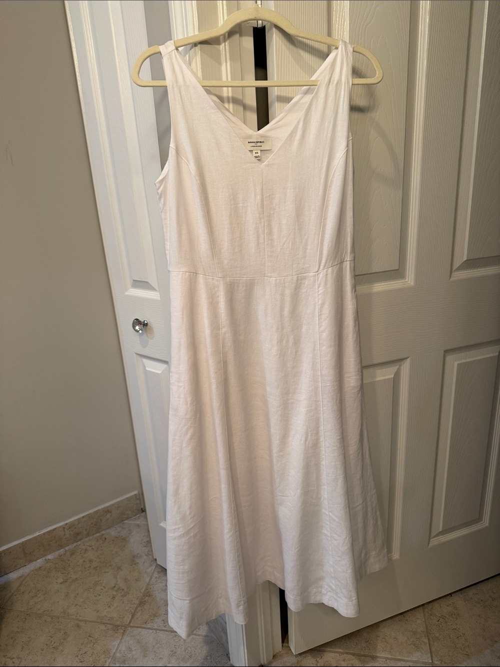 Sleeveless White V-Neck A-Line Dress
